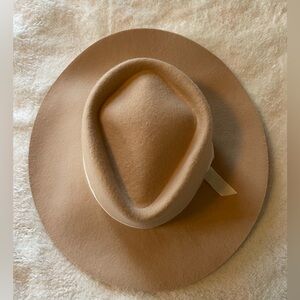 100% wool cowgirl style Gap Hat beige color size M/L